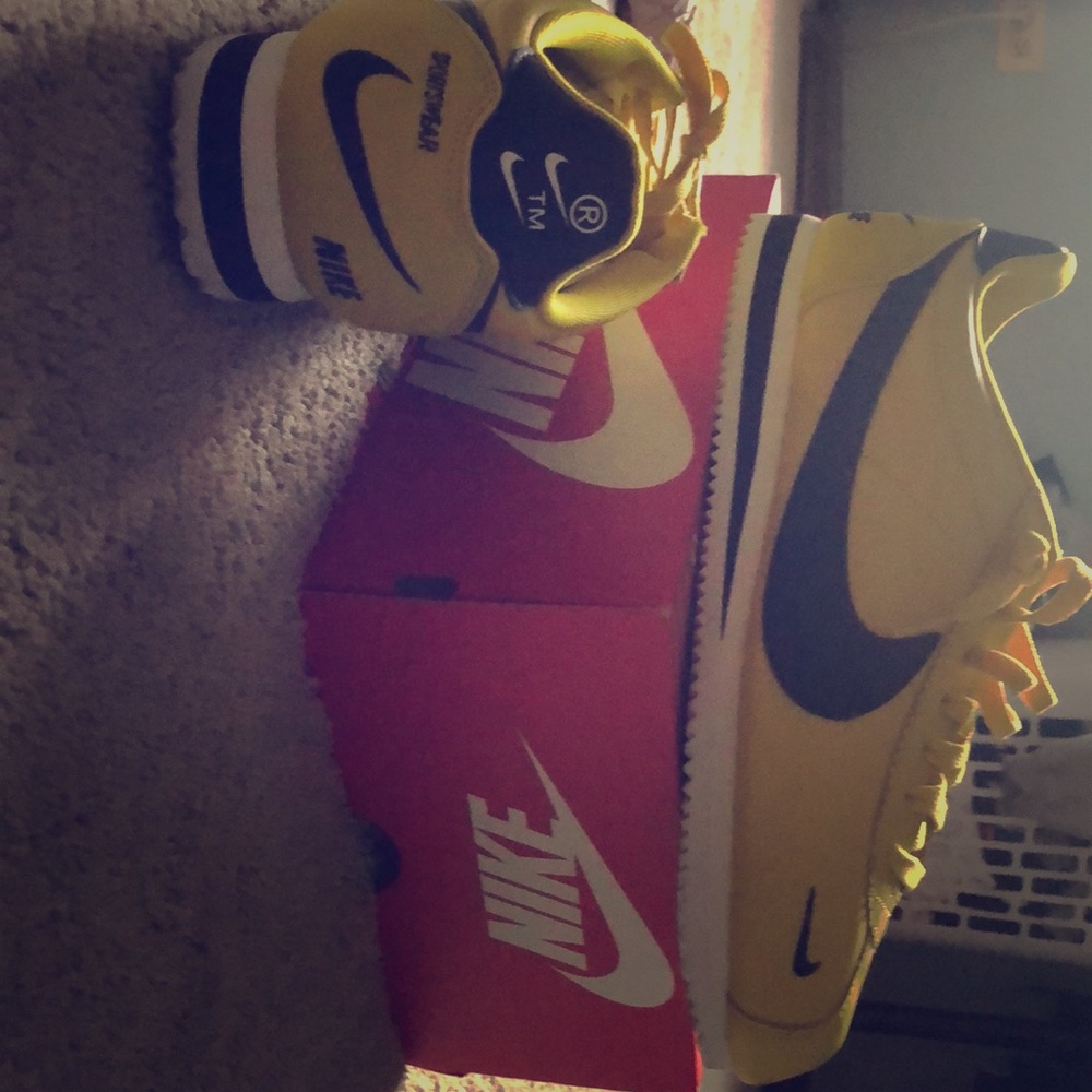Yellow Cortez / Nike Sportswear swoosh